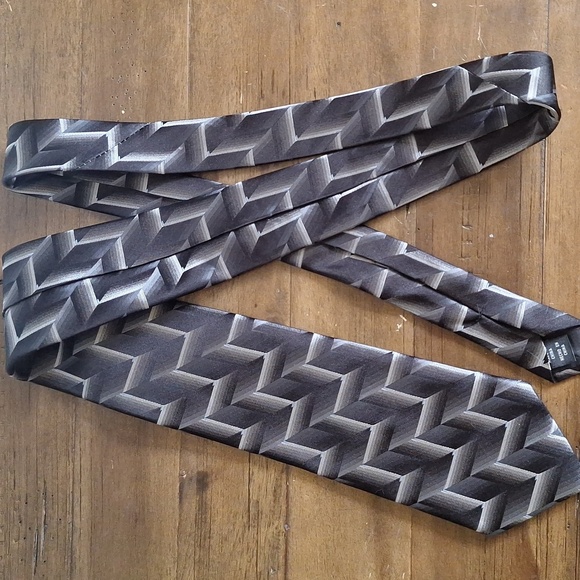 Stafford Essentials Geometric Black and Gray Men's Neck Tie 100% Silk - Picture 4 of 6